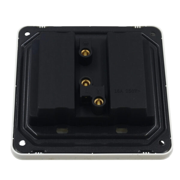 6*euro socket only 4*4 AY299-715
